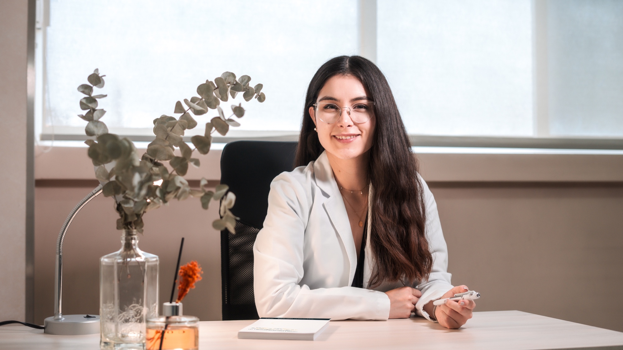 Dra. Samantha Díaz Carrillo en consultorio